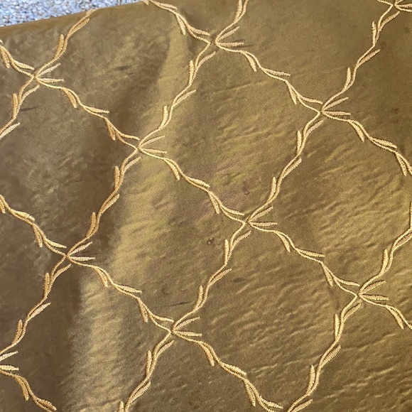 Table Runner - Picture 9 of 9